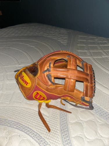 Wilson RH A2000 Baseball Glove 11.75" (Used)