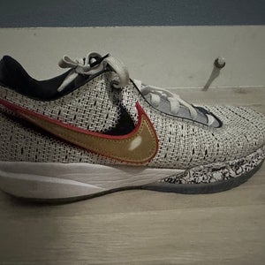 Men's Size M 9.0 (W 10.0) Nike Lebron 20 Shoes (Used)