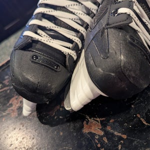 2024 Bauer Vapor VOLT Hockey Skates Regular Width Size 3 (Used)