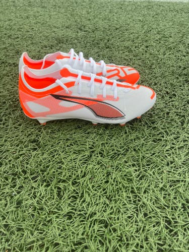 Men's Size M 10.0 (W 11.0) Puma Ultra Cleats (New)