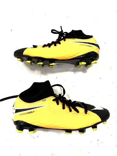Used Nike Soccer Cleats Yellow Junior 05 11860-S000294229