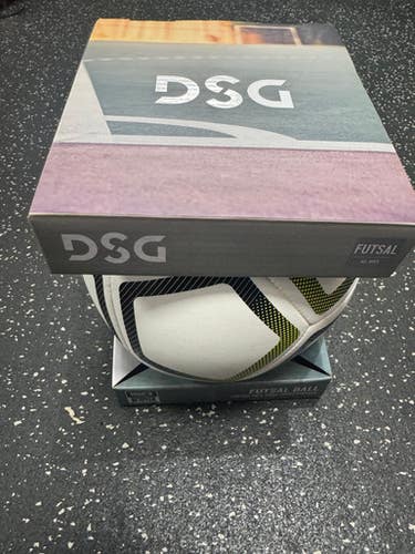 New DSG Futsal ball 11849-S000029552