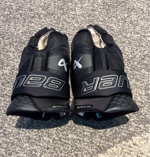 Used Bauer Vapor Hyperlite Gloves 14"