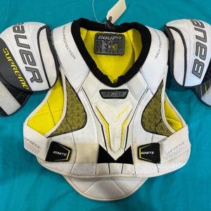Medium Senior Bauer Supreme Ignite Pro Shoulder Pads (Used)