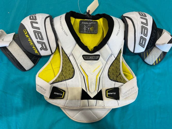 Medium Senior Bauer Supreme Ignite Pro Shoulder Pads (Used)