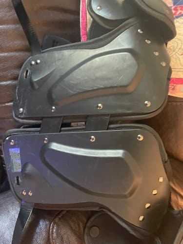 Large Youth Xenith Flyte 2 Shoulder Pads (Used)