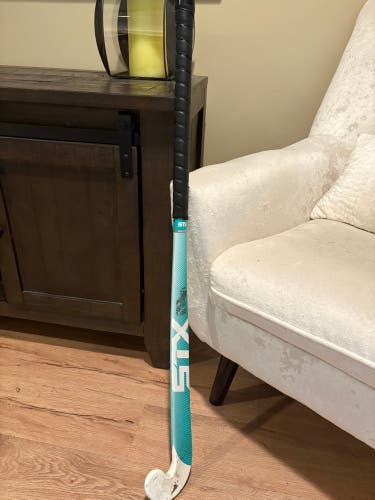 STX Surgeon 100 Field Hockey Stick