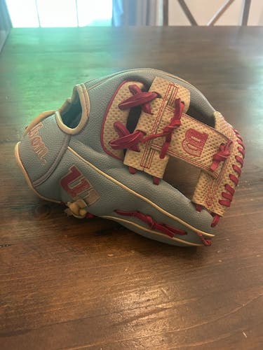 Infield RH Wilson A2000 1786 Baseball Glove 11.5" (Used)