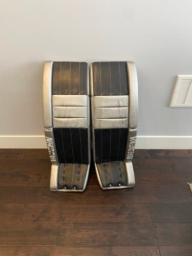 35"  Vaughn Velocity V9 Goalie Leg Pads Pro Stock (Used)