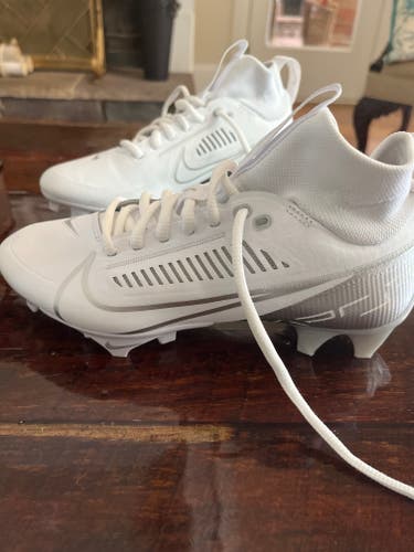 Men's Size M 4.5 (W 5.5) Nike Low Top Molded Cleats (New)