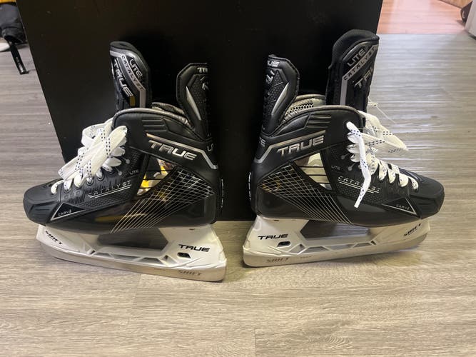 True Catalyst Lite Hockey Skates Wide Width   9 (New)