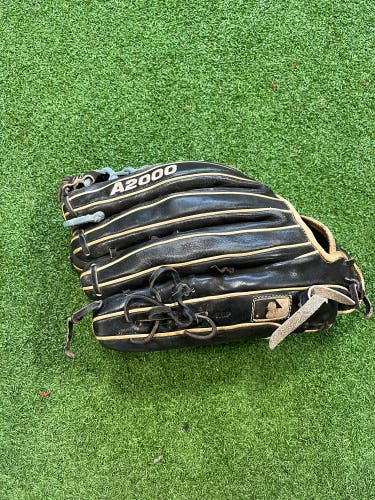 2021 Wilson RH Outfield A2000 Baseball Glove 12.5" (Used)