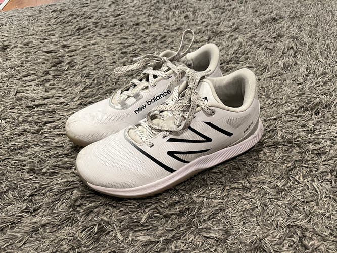 White Men's Size M 8.5 (W 9.5) Adult New Balance Freeze Turf Cleats (Used)