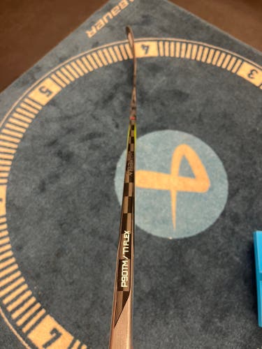 77 Flex Bauer Vapor Hyperlite 2 Right P90TM