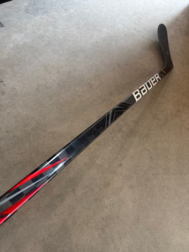 P92 95 Flex Senior Bauer Vapor Fly Light Right Hand Hockey Stick Pro Stock NCAA (New)