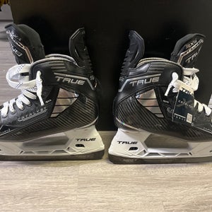 True Catalyst 9X4 Hockey Skates Wide Width   Size 6 (New)