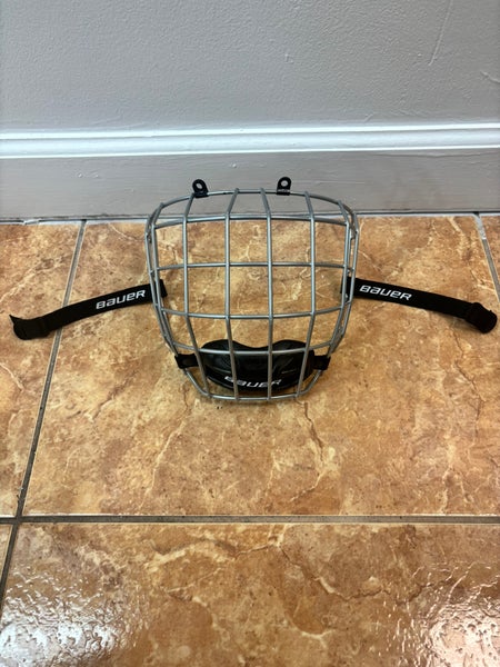 Medium Bauer I Full Cage New, No Tags