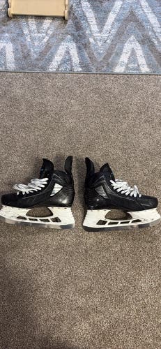True SVH Hockey Skates Narrow Width Pro Stock 10 (Used)