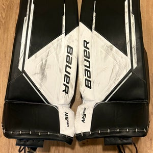Medium  Bauer Goalie Leg Pads (Used)