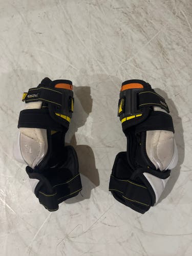 Medium Senior CCM Super Tacks AS1 Elbow Pads (Used)