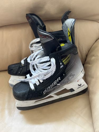 2023 Bauer Vapor Hyperlite 2 Hockey Skates  8 (Used)