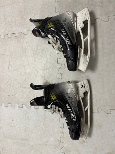 Bauer Vapor Hyperlite 2 Hockey Skates Regular Width  9 (Used)