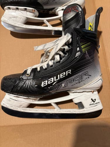 Bauer Vapor Hyperlite 2 Hockey Skates  7.5 (Used)