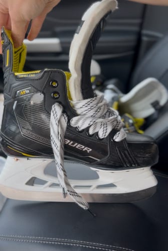 Bauer Supreme M4 Hockey Skates 5 (Used)