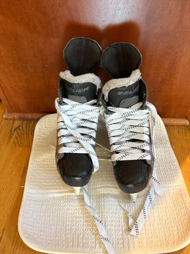 Bauer Vapor  x5.0 Hockey Skates Regular Width   Size 3 (Used)