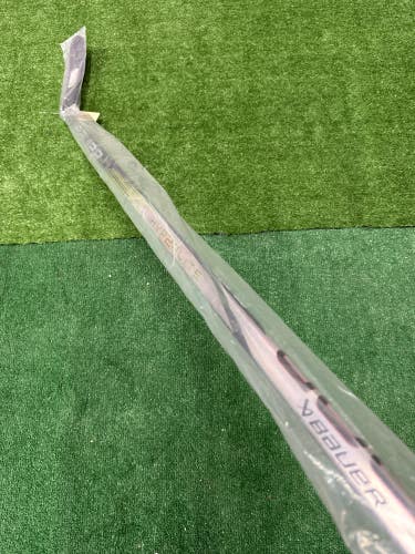 Junior Bauer Vapor Hyperlite 2 Hockey Stick Right Handed P28 (New)