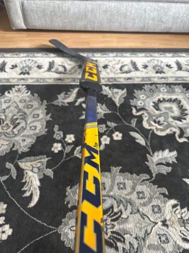 Senior CCM Extreme Flex 4 Regular Goalie Stick 25" Paddle  (Used)