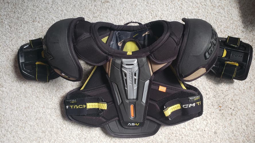 Senior Small CCM Tacks AS-V Shoulder Pads