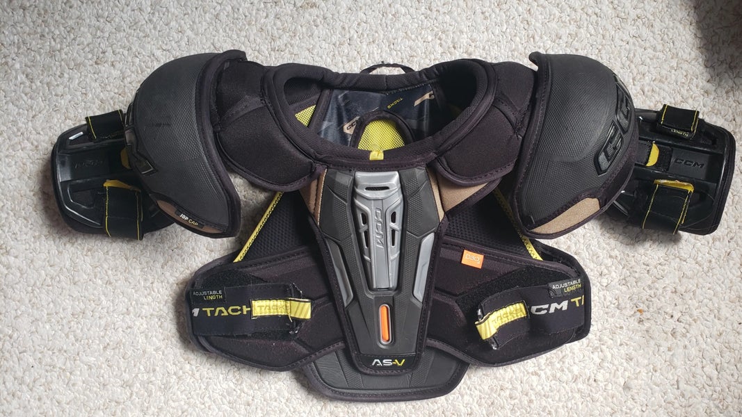 Senior Small CCM Tacks AS-V Shoulder Pads