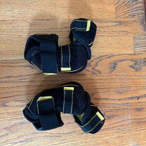 Small Junior CCM Tacks 3092 Elbow Pads  (Used)