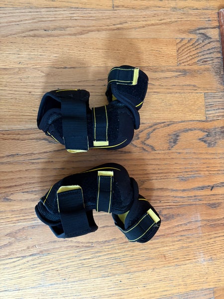 Small Junior CCM Tacks 3092 Elbow Pads  (Used)
