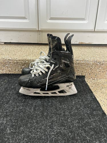 Bauer Supreme Mach Hockey Skates 7.5 (Used)