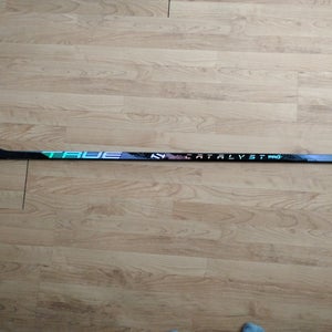 Senior True Catalyst Pro Right Handed Hockey Stick T92.5