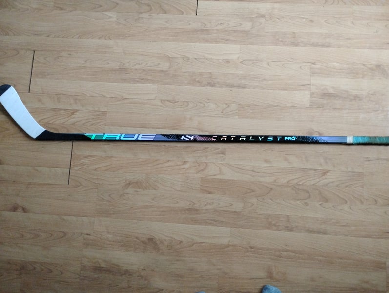 Senior True Catalyst Pro Right Handed Hockey Stick T92.5