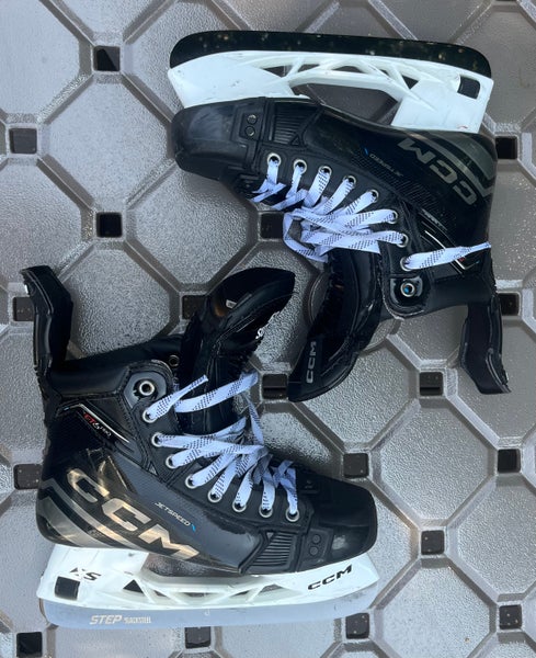 2025 CCM JetSpeed FT6 Pro Hockey Skates ALL BLACK Regular Width Custom Pro Stock Size 6.5 (Used)