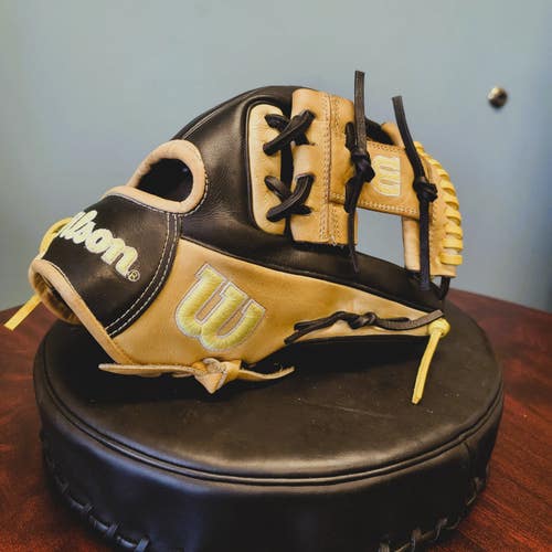 Infield RH Wilson A2000 1786 Baseball Glove 11.5" (Used)