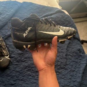 Black Unisex Youth Size M 7.5 (W 8.5) Nike Low Top Alpha (Used)
