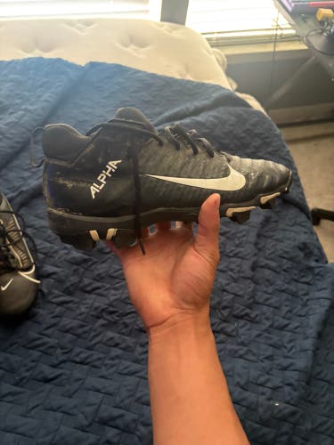 Black Unisex Youth Size M 7.5 (W 8.5) Nike Low Top Alpha (Used)