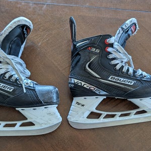 Bauer Vapor X3.5 Hockey Skates Regular Width Size 3 (Used)
