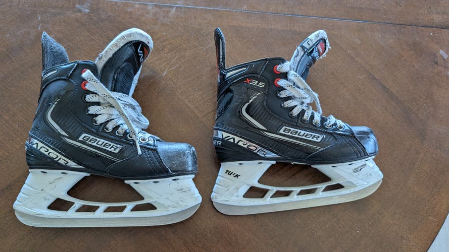 Bauer Vapor X3.5 Hockey Skates Regular Width Size 3 (Used)