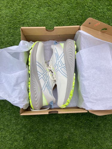 Women's ASICS Brand New Running Shoes Size M 7.0 (W 8.0)