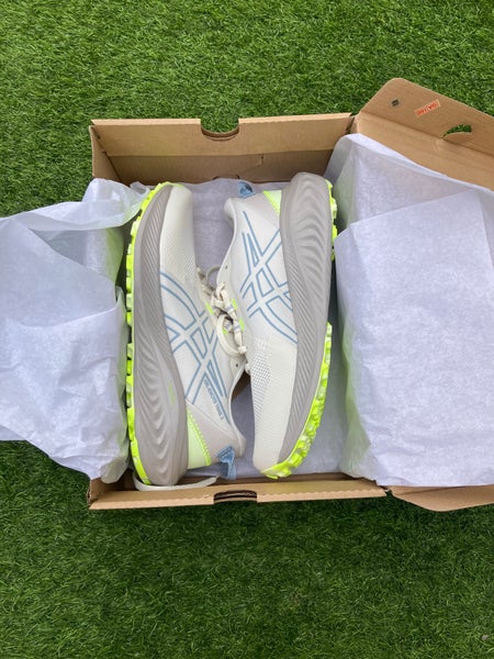 Women's ASICS Brand New Running Shoes Size M 7.0 (W 8.0)