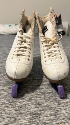 Ice figure skates