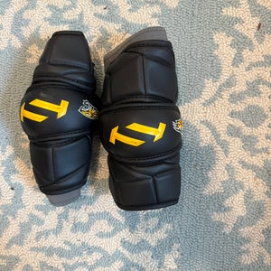 Towson True elbow pads