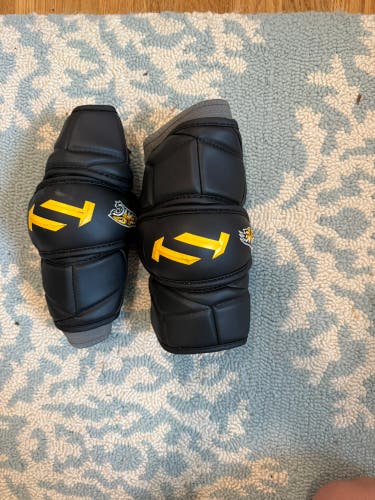 Towson True elbow pads
