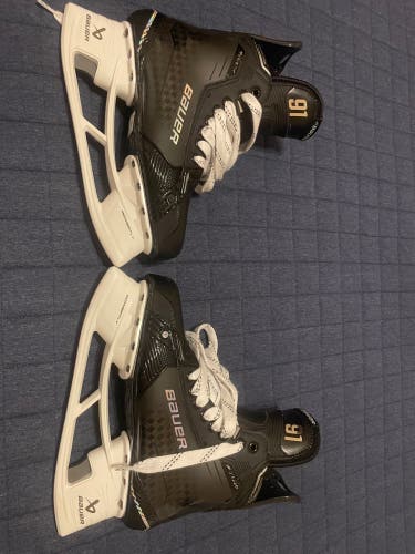 Bauer Supreme Shadow Hockey Skates Wide Width  Pro Stock Size 6.5 (New)